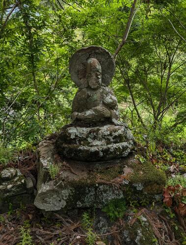 副川石造物1