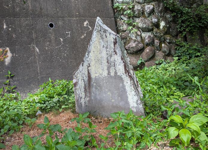 菅沼定敬歌碑