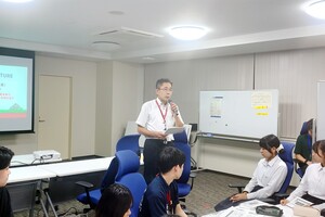 副市長が話している写真